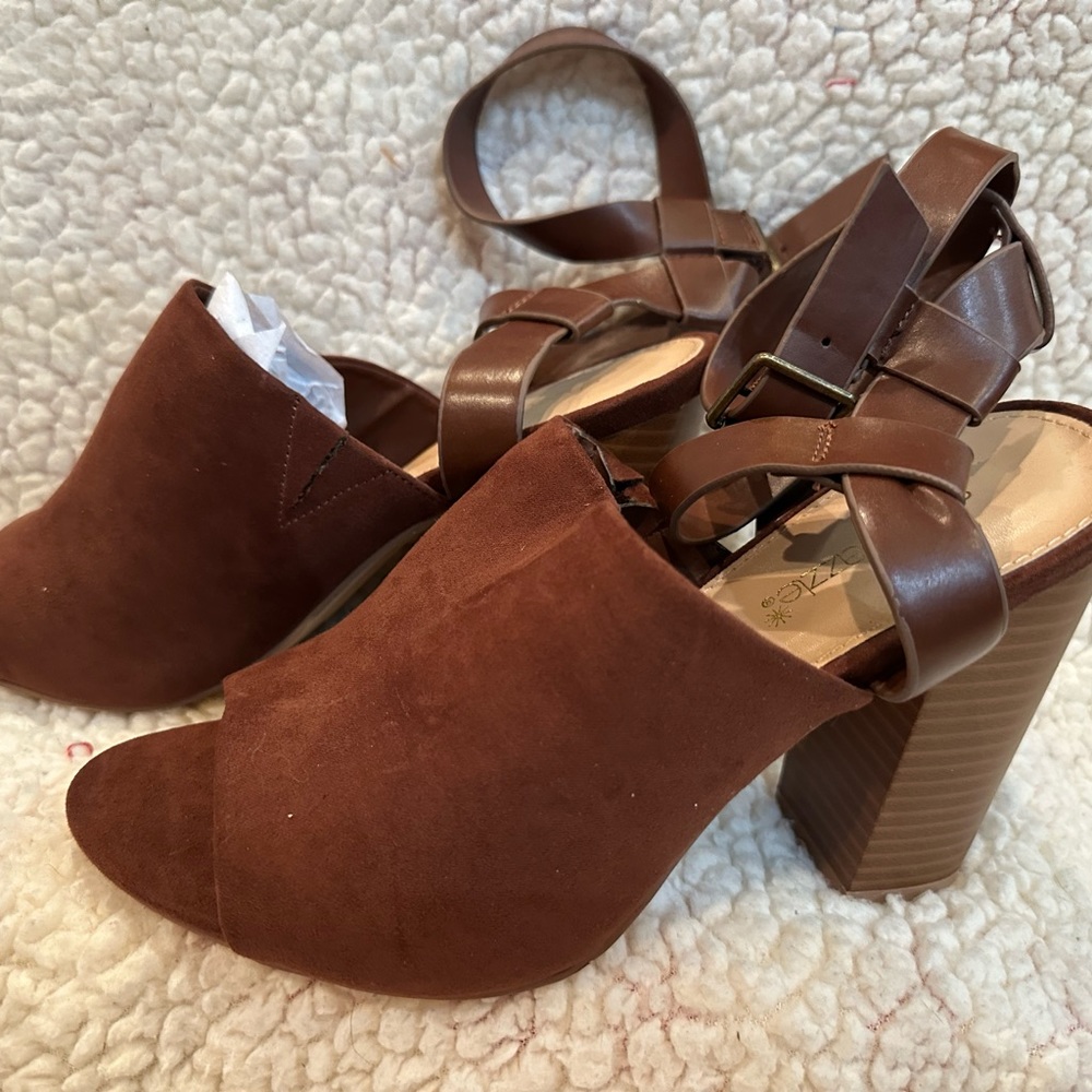 ShoeDazzle Faux Suede Heels
